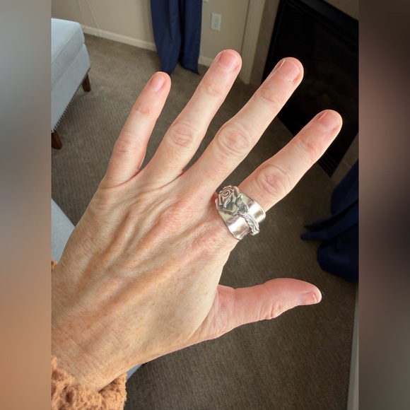 Rose Spoon Ring - Picture 10 of 13